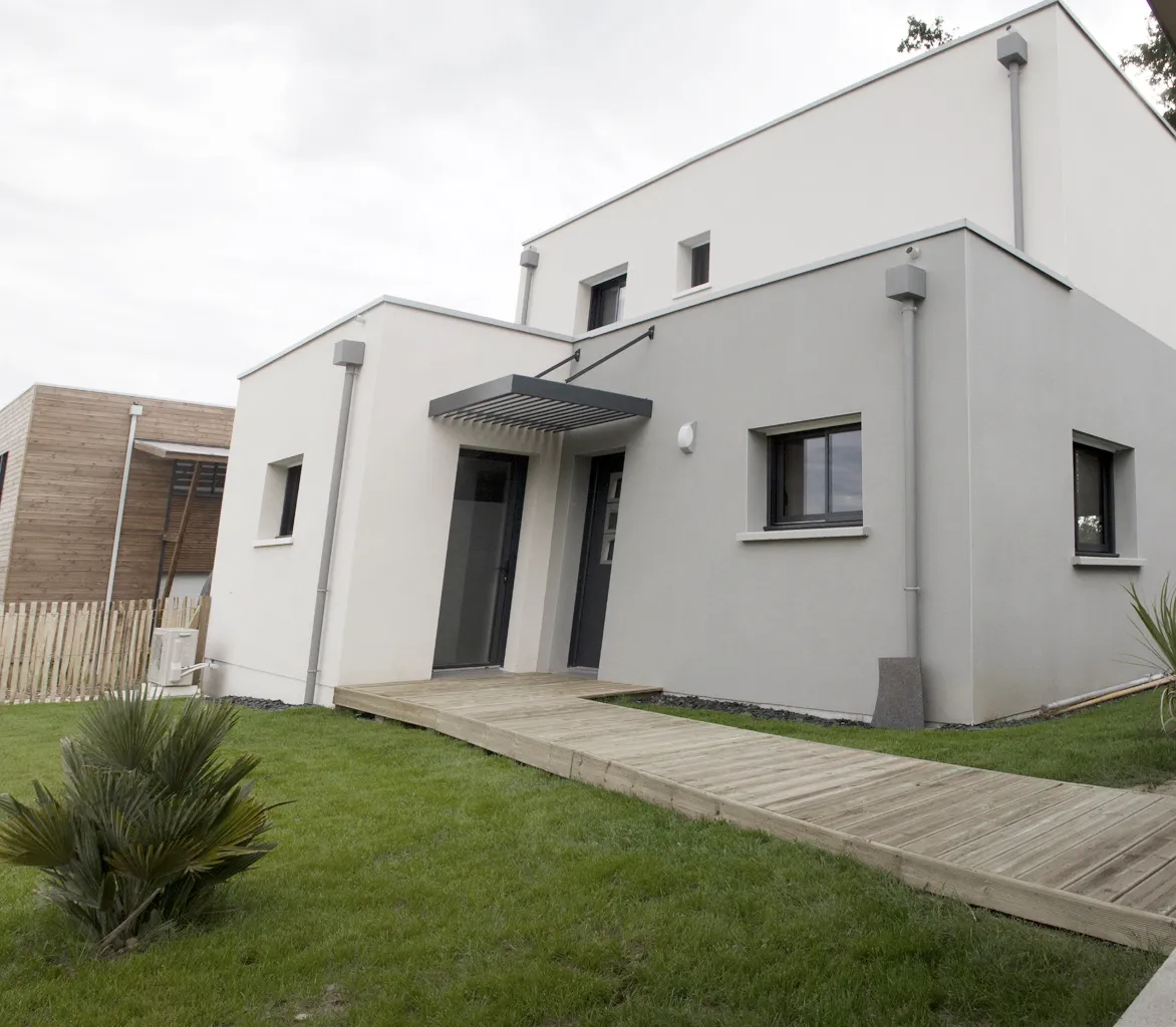 Entrée de la maison de Beaucouzé et son allée